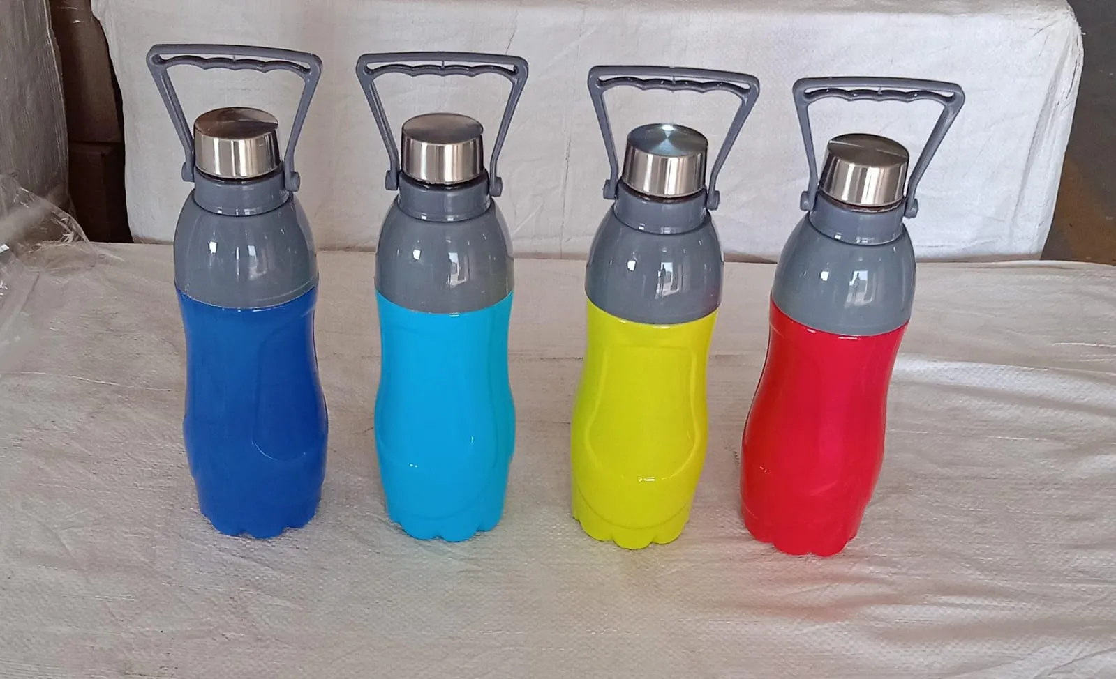 Customize Plastic Sports Bottle (1.8L): Insulated, Leakproof, BPA-Free (Mix Color)